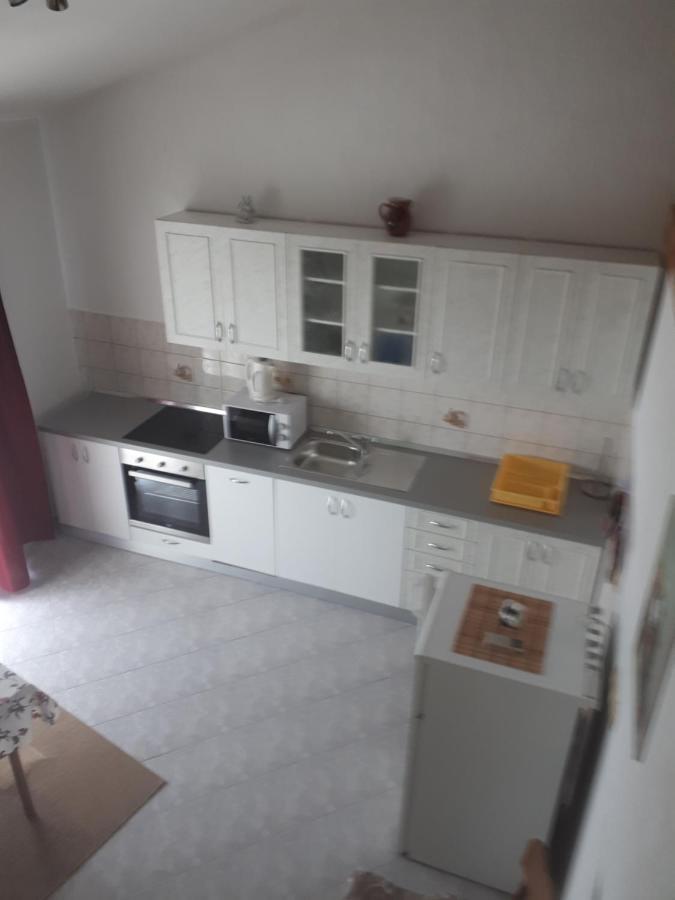 Apartments Makaus Kampor 外观 照片