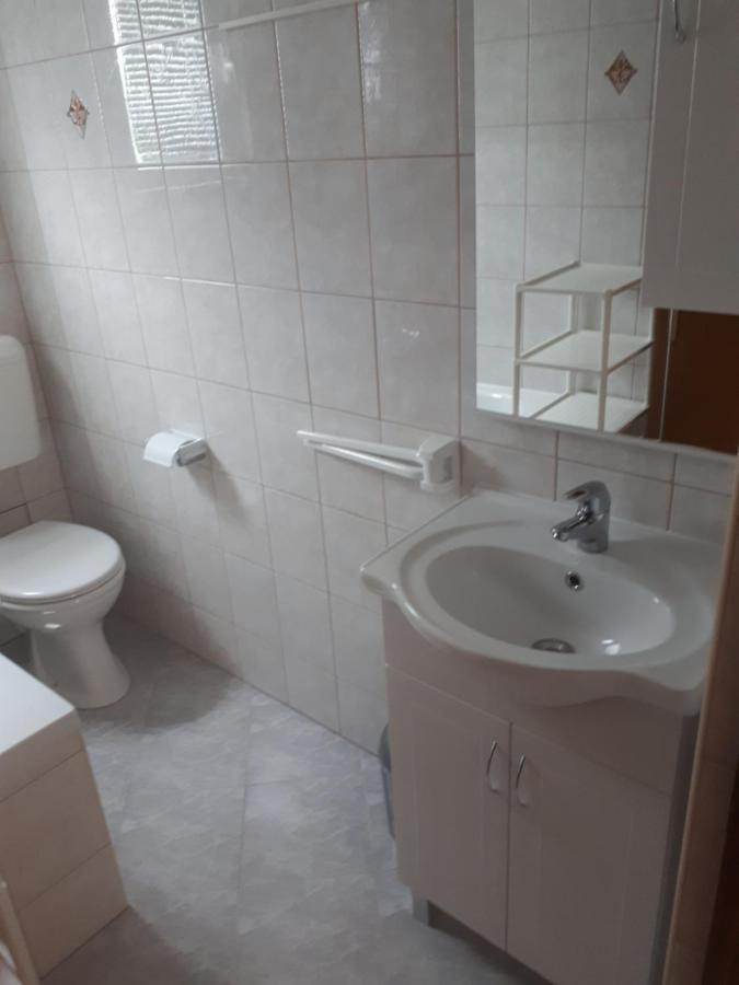 Apartments Makaus Kampor 外观 照片