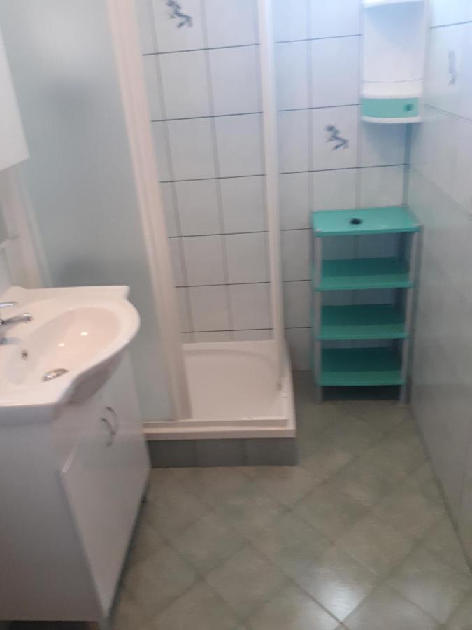 Apartments Makaus Kampor 外观 照片