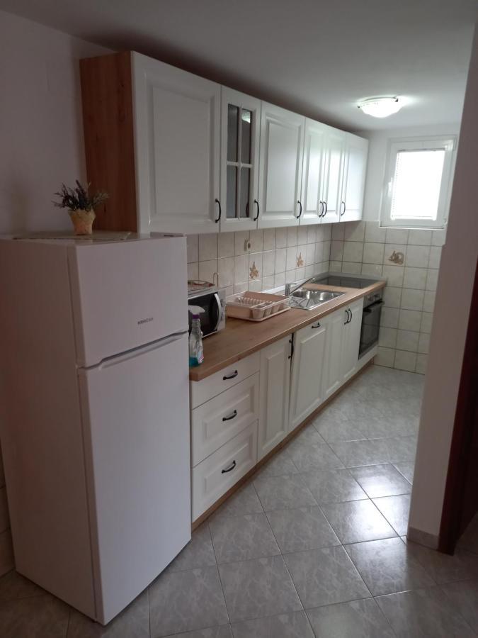 Apartments Makaus Kampor 外观 照片