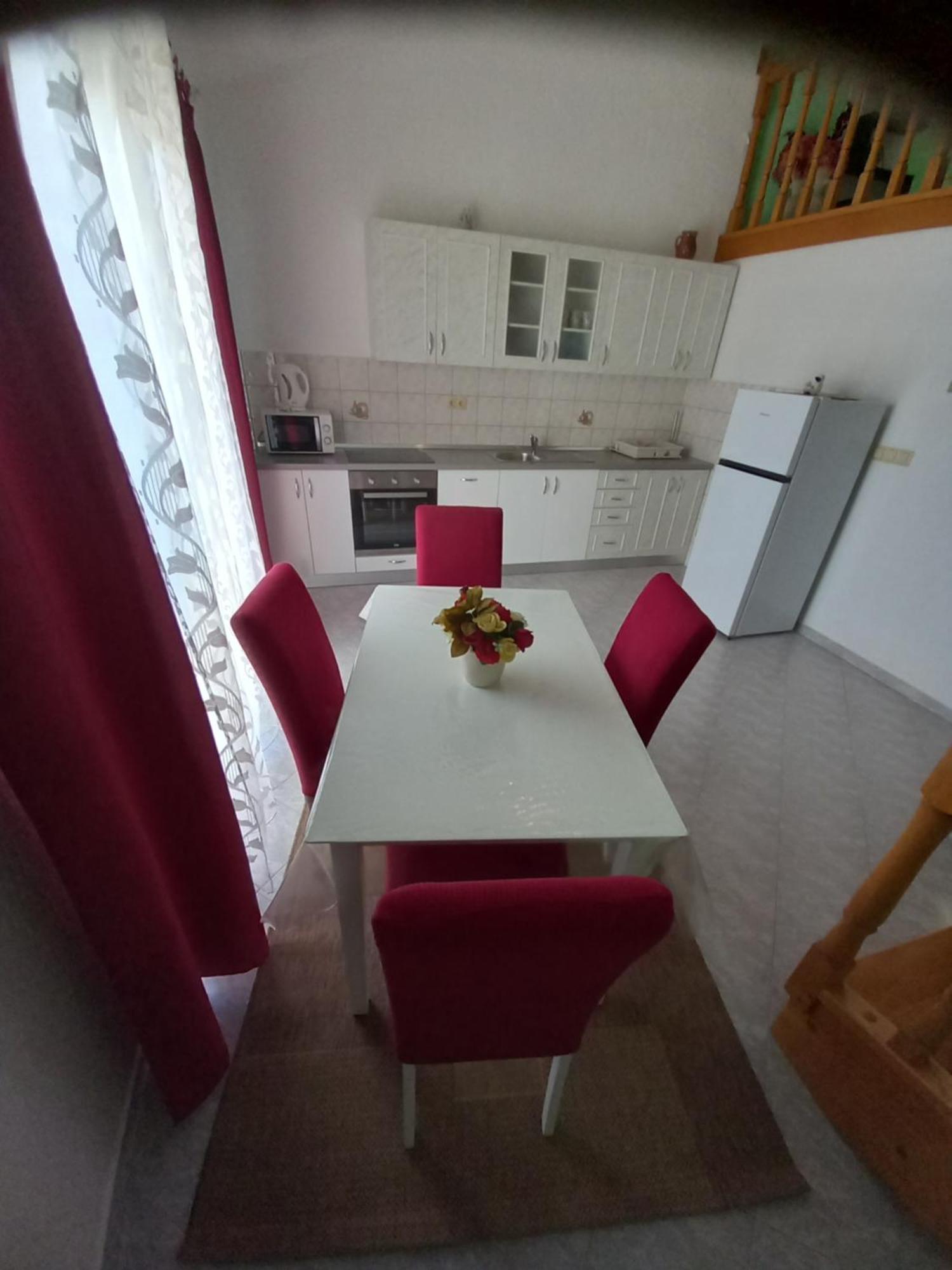 Apartments Makaus Kampor 外观 照片
