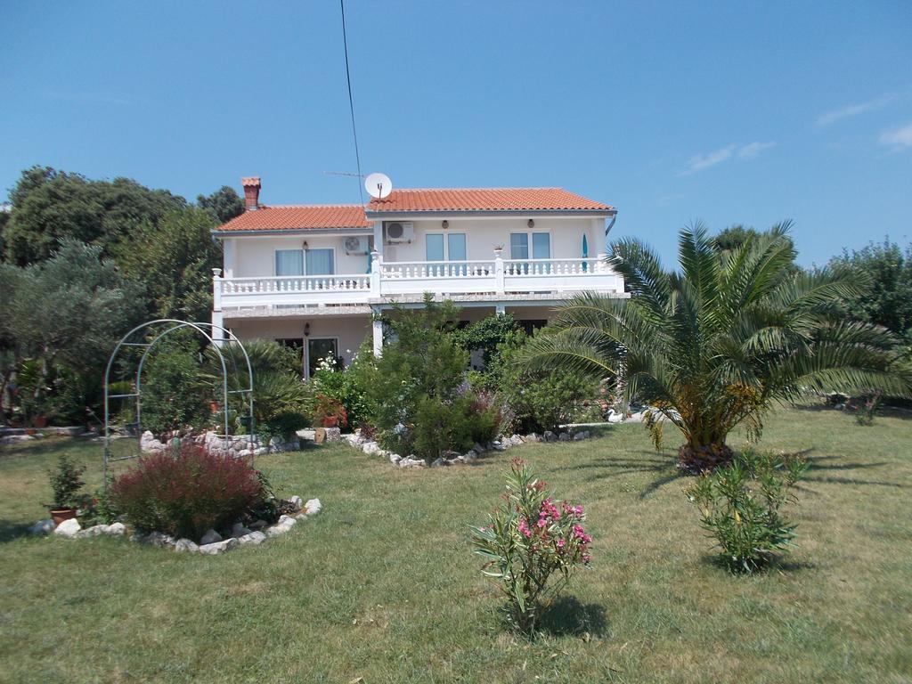 Apartments Makaus Kampor 外观 照片
